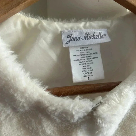 EUC like new ivory faux fur shrug by Jona Michelle sz 7 girl. Dressy! - Picture 4 of 8